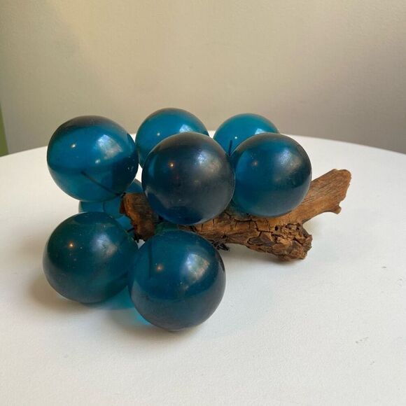 Vintage Mid-Century Lucite Grape Cluster Turquoise Blue on Driftwood - Picture 3 of 7